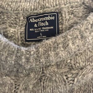 Abercrombie & Fitch woman’s Heather Gray Crewneck Sweater